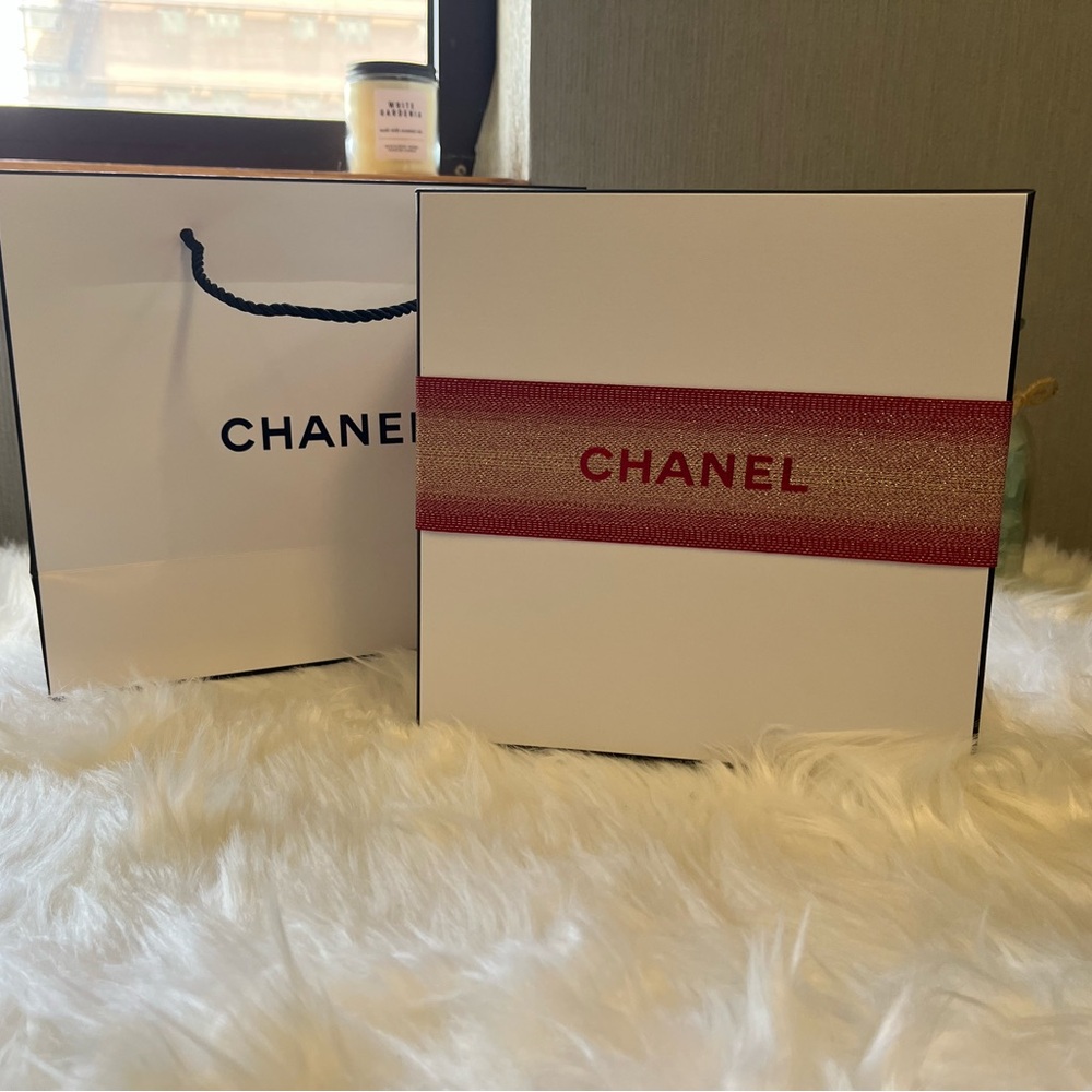 Chanel box/bag set